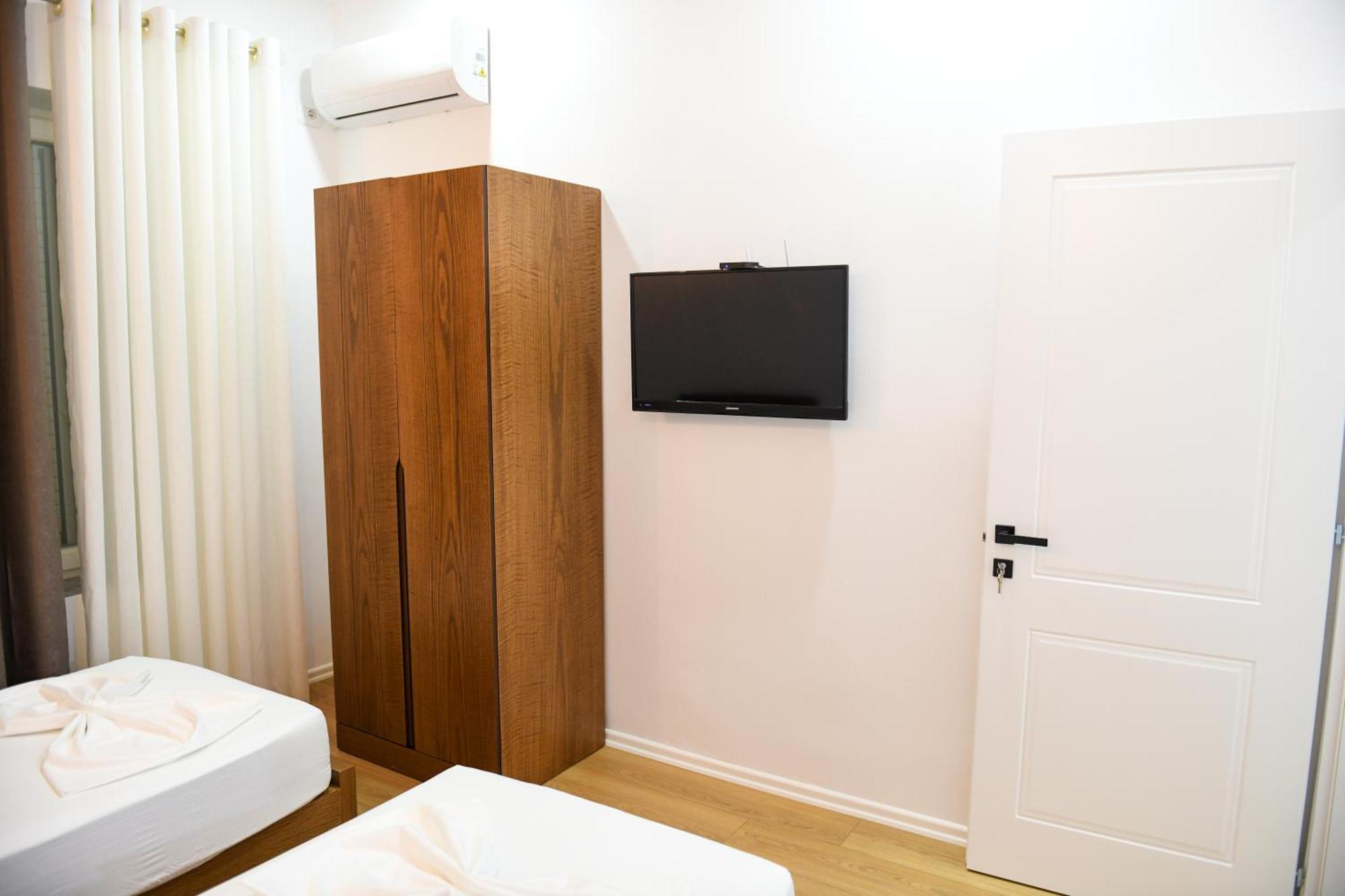Guest House Cela City Centre Μπεράτ Εξωτερικό φωτογραφία