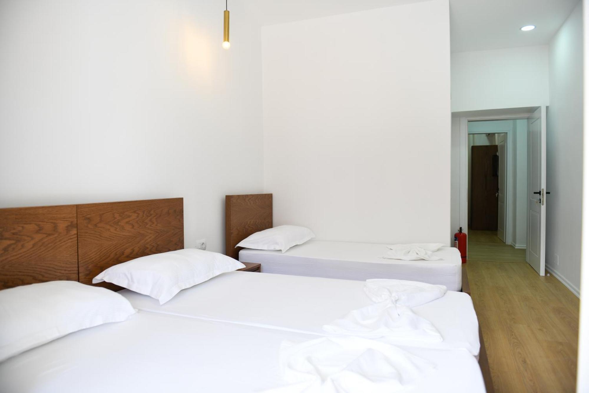 Guest House Cela City Centre Μπεράτ Εξωτερικό φωτογραφία
