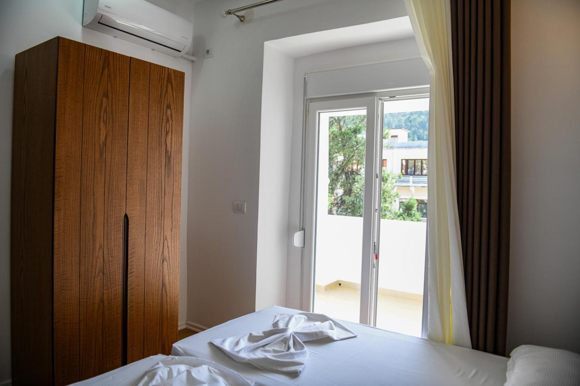 Guest House Cela City Centre Μπεράτ Εξωτερικό φωτογραφία