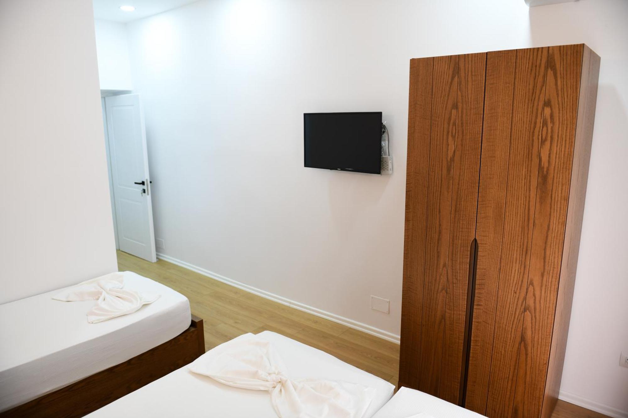 Guest House Cela City Centre Μπεράτ Εξωτερικό φωτογραφία