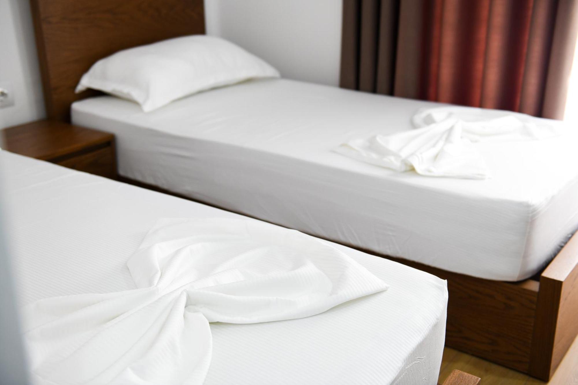 Guest House Cela City Centre Μπεράτ Εξωτερικό φωτογραφία