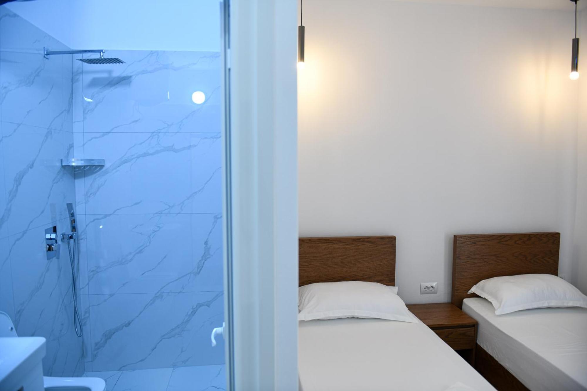 Guest House Cela City Centre Μπεράτ Εξωτερικό φωτογραφία